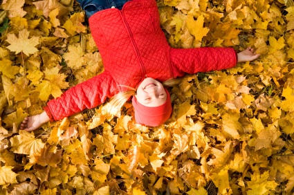 File Manager -> girl-in-autumn-leaves.jpg